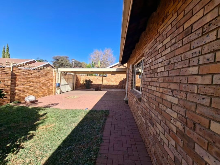2 Bedroom Property for Sale in Rhodesdene Northern Cape